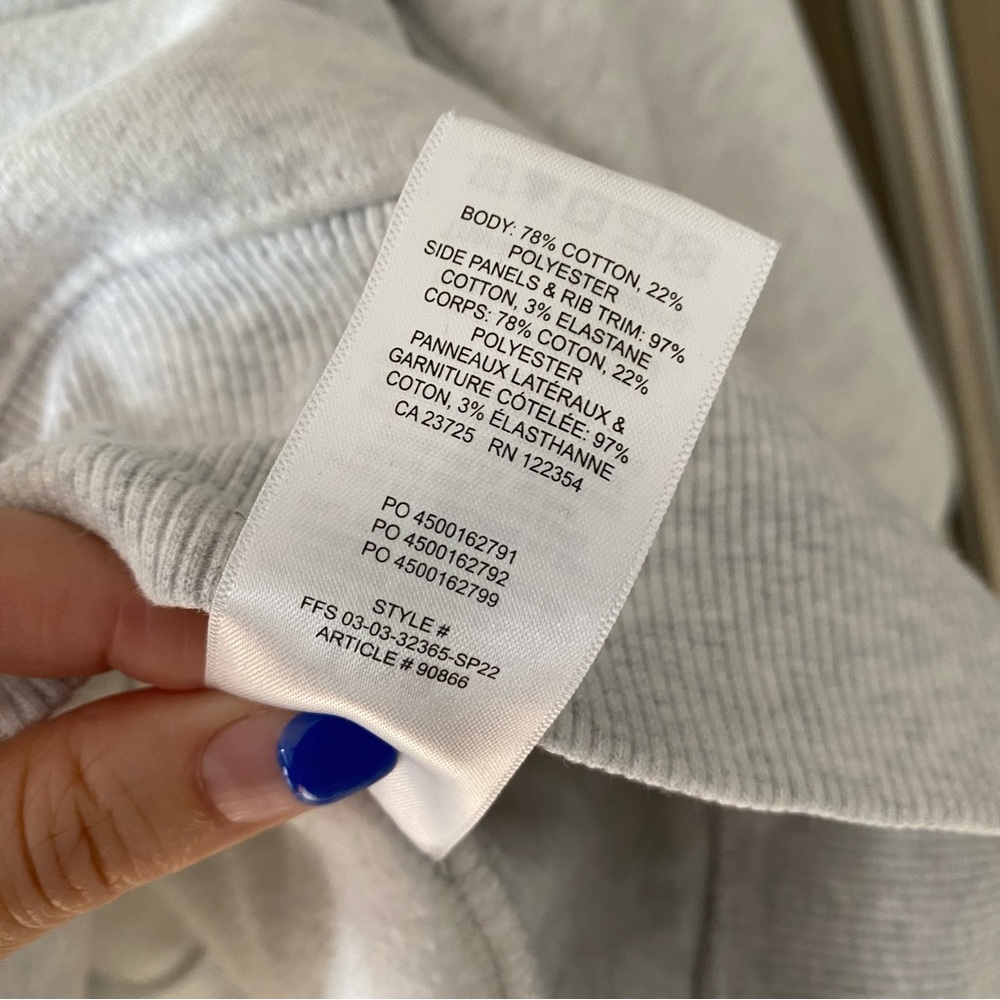 Aritzia Tna cozy fleece boyfriend crew sweatshirt heather light grey - Picture 6 of 6